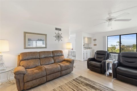 Condo in Punta Gorda, Florida, 3 bedrooms  № 2103267 - photo 27
