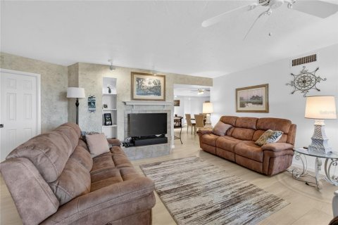 Condo in Punta Gorda, Florida, 3 bedrooms  № 2103267 - photo 4