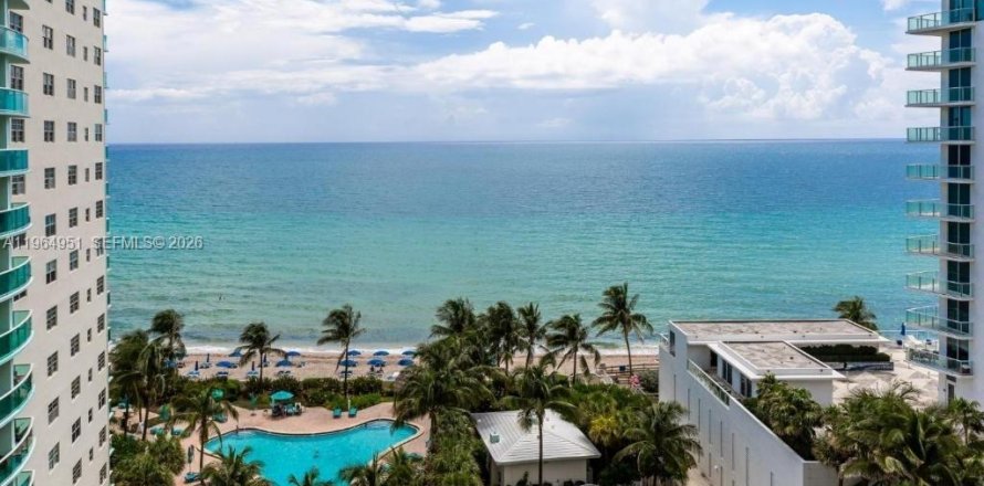 Кондоминиум с 1 спальней в Холливуд, Флорида № 2027836