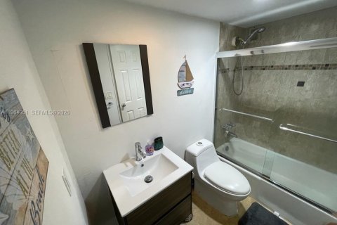 Снять в аренду кондоминиум в Холливуд, Флорида 1 спальня, 81.2м2, № 2027836 - фото 12