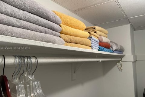 Снять в аренду кондоминиум в Холливуд, Флорида 1 спальня, 81.2м2, № 2027836 - фото 15