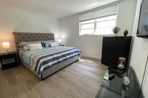 Снять в аренду кондоминиум в Холливуд, Флорида 1 спальня, 81.2м2, № 2027836 - фото 7