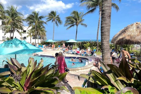 Снять в аренду кондоминиум в Холливуд, Флорида 1 спальня, 81.2м2, № 2027836 - фото 14