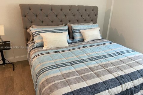 Снять в аренду кондоминиум в Холливуд, Флорида 1 спальня, 81.2м2, № 2027836 - фото 9