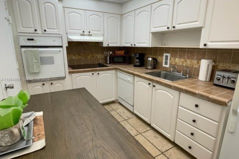 Снять в аренду кондоминиум в Холливуд, Флорида 1 спальня, 81.2м2, № 2027836 - фото 10