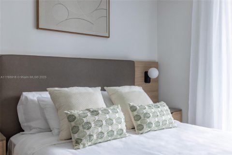 Condo in Miami, Florida, 2 bedrooms  № 1713205 - photo 17