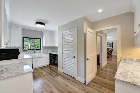 Купить виллу или дом в Форт-Лодердейл, Флорида 3 спальни, 252.88м2, № 2065245 - фото 22