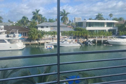 Condo à North Miami Beach, Floride, 1 chambre  № 2029408