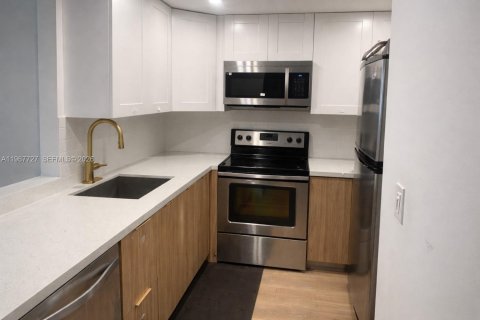 Copropriété à louer à North Miami Beach, Floride: 1 chambre, 74.6 m2 № 2029408 - photo 2