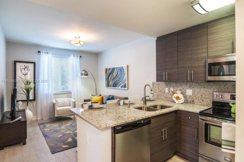 Villa ou maison à louer à Miami, Floride: 2 chambres, 69.68 m2 № 1973715 - photo 1