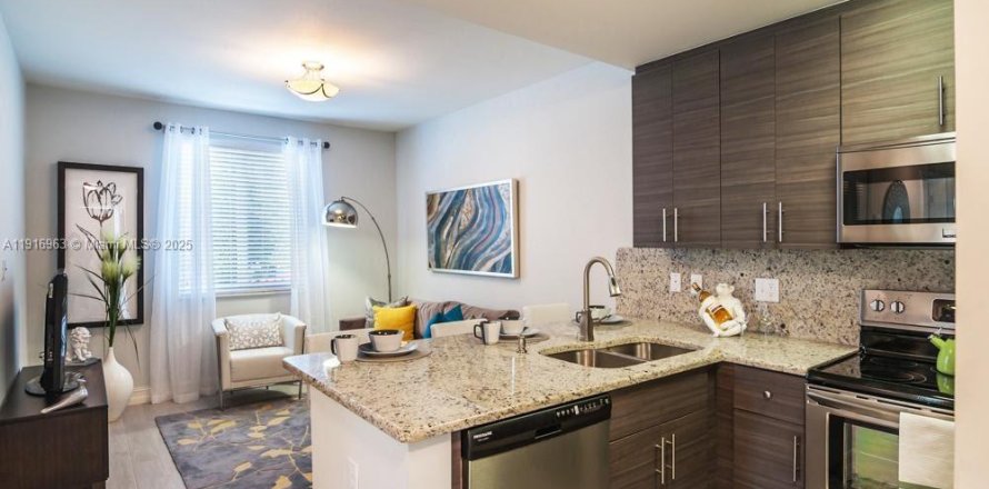 Villa ou maison à Miami, Floride 2 chambres, 69.68 m2 № 1973715