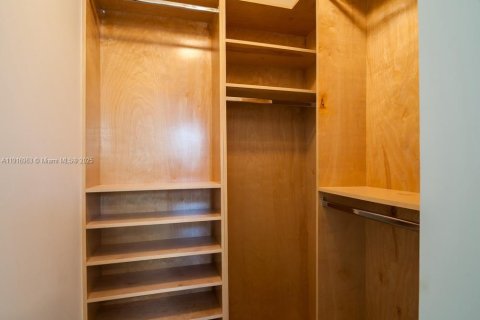 Villa ou maison à louer à Miami, Floride: 2 chambres, 69.68 m2 № 1973715 - photo 10