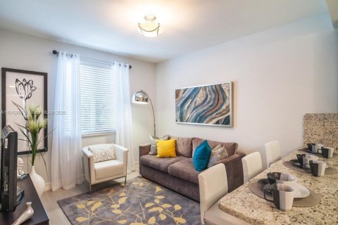 Villa ou maison à louer à Miami, Floride: 2 chambres, 69.68 m2 № 1973715 - photo 3