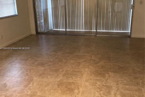 Купить кондоминиум в Холливуд, Флорида 2 спальни, 86.4м2, № 1962771 - фото 13