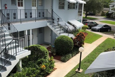 Купить кондоминиум в Холливуд, Флорида 2 спальни, 86.4м2, № 1962771 - фото 3