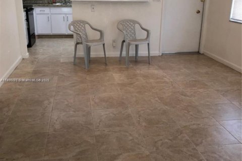 Купить кондоминиум в Холливуд, Флорида 2 спальни, 86.4м2, № 1962771 - фото 10