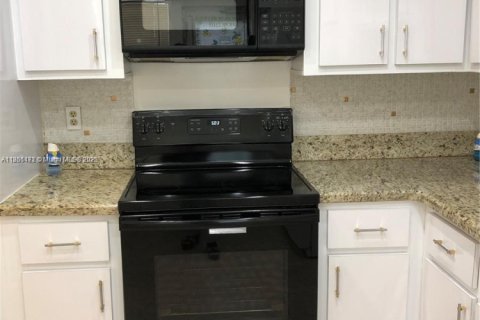 Купить кондоминиум в Холливуд, Флорида 2 спальни, 86.4м2, № 1962771 - фото 7