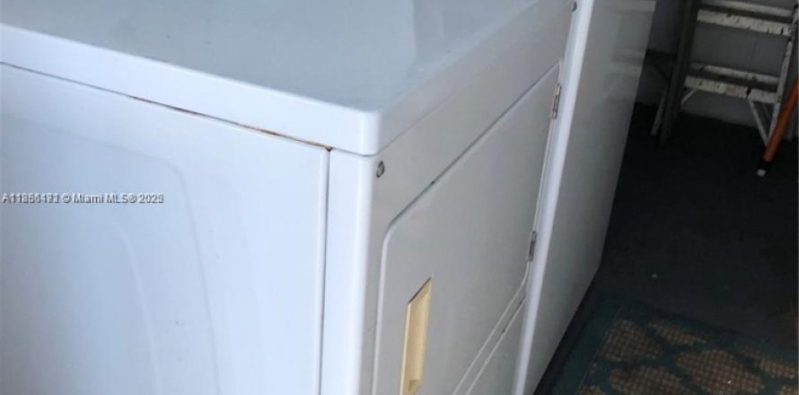 Кондоминиум с 2 спальнями в Холливуд, Флорида № 1962771