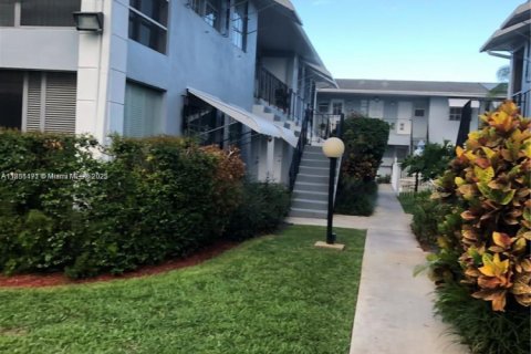 Купить кондоминиум в Холливуд, Флорида 2 спальни, 86.4м2, № 1962771 - фото 14