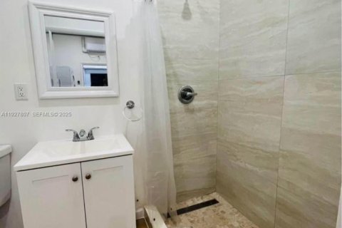 Снять в аренду коммерческую недвижимость в Майами, Флорида 1 спальня, 291.62м2, № 1988708 - фото 5