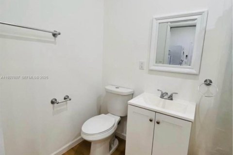 Снять в аренду коммерческую недвижимость в Майами, Флорида 1 спальня, 291.62м2, № 1988708 - фото 4