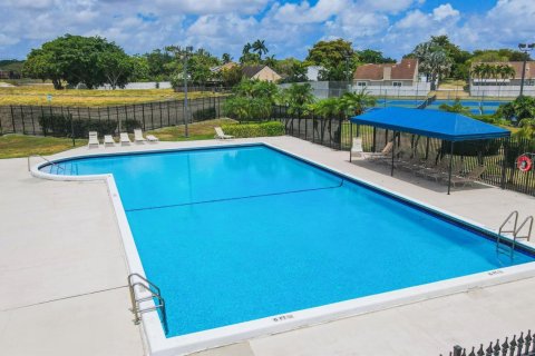 House in Boca Raton, Florida 4 bedrooms, 172.71 sq.m. № 1168900 - photo 1