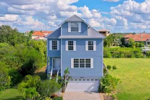 House in Apollo Beach, Florida 5 bedrooms, 273.13 sq.m. № 1662210 - photo 1