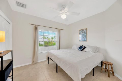 House in Apollo Beach, Florida 5 bedrooms, 273.13 sq.m. № 1662210 - photo 24