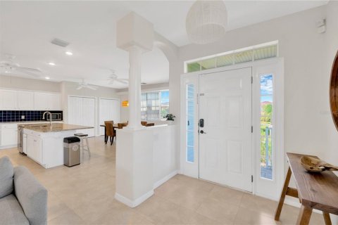 House in Apollo Beach, Florida 5 bedrooms, 273.13 sq.m. № 1662210 - photo 8