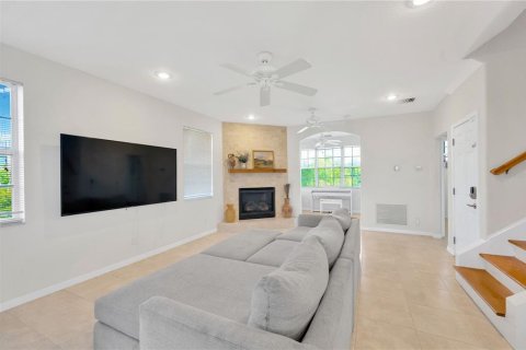 House in Apollo Beach, Florida 5 bedrooms, 273.13 sq.m. № 1662210 - photo 14