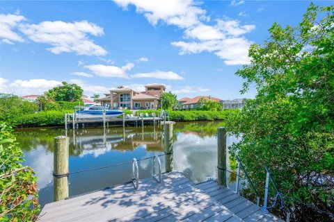 House in Apollo Beach, Florida 5 bedrooms, 273.13 sq.m. № 1662210 - photo 5