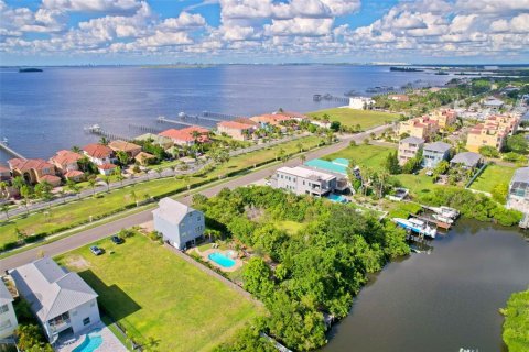 House in Apollo Beach, Florida 5 bedrooms, 273.13 sq.m. № 1662210 - photo 2