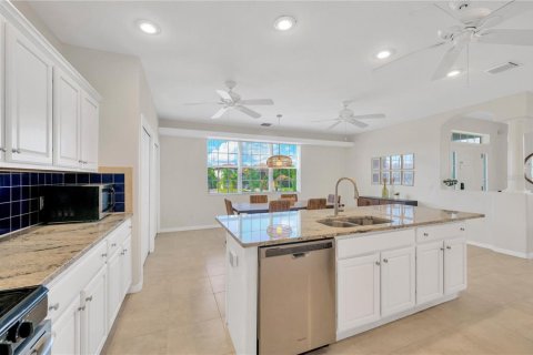 House in Apollo Beach, Florida 5 bedrooms, 273.13 sq.m. № 1662210 - photo 10