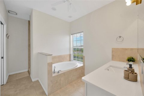 House in Apollo Beach, Florida 5 bedrooms, 273.13 sq.m. № 1662210 - photo 22