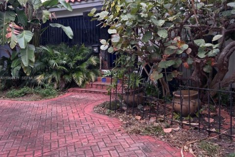 Купить виллу или дом в Майами, Флорида 2 спальни, 85.84м2, № 2025930 - фото 4