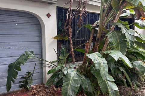 Купить виллу или дом в Майами, Флорида 2 спальни, 85.84м2, № 2025930 - фото 2