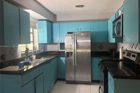 Casa en venta en Miami, Florida, 2 dormitorios, 85.84 m2 № 2025930 - foto 9
