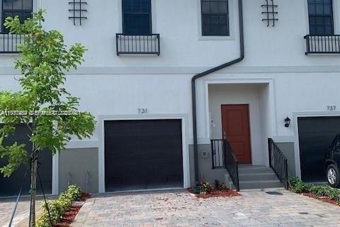 Снять в аренду таунхаус в Флорида-Сити, Флорида 3 спальни, 136.19м2, № 1989213 - фото 1