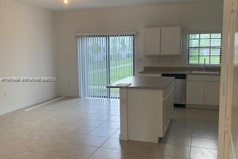 Снять в аренду таунхаус в Флорида-Сити, Флорида 3 спальни, 136.19м2, № 1989213 - фото 4