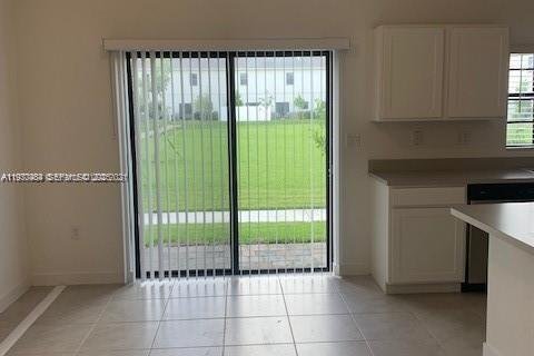Снять в аренду таунхаус в Флорида-Сити, Флорида 3 спальни, 136.19м2, № 1989213 - фото 3
