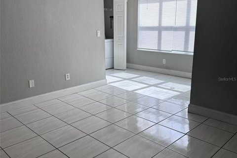 Condo in Orlando, Florida, 1 bedroom  № 2369356 - photo 10