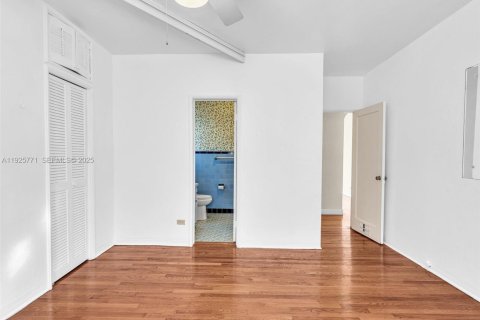 Снять в аренду виллу или дом в Майами-Бич, Флорида 3 спальни, 219.53м2, № 1984420 - фото 30