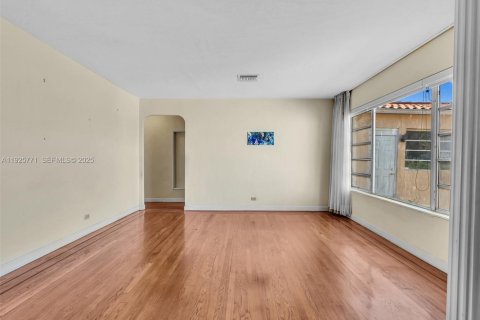 Снять в аренду виллу или дом в Майами-Бич, Флорида 3 спальни, 219.53м2, № 1984420 - фото 8