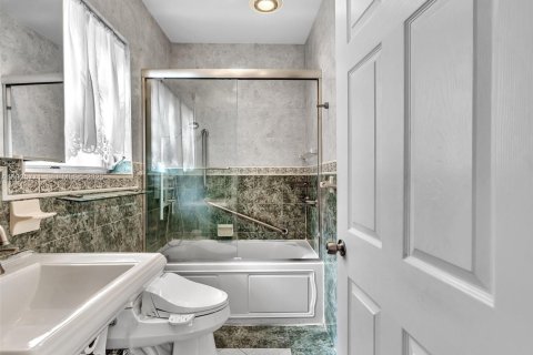 Снять в аренду виллу или дом в Майами-Бич, Флорида 3 спальни, 219.53м2, № 1984420 - фото 26