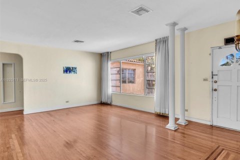 Снять в аренду виллу или дом в Майами-Бич, Флорида 3 спальни, 219.53м2, № 1984420 - фото 10