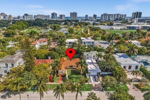 Снять в аренду виллу или дом в Майами-Бич, Флорида 3 спальни, 219.53м2, № 1984420 - фото 1