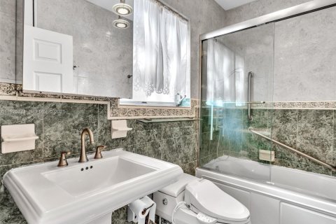 Снять в аренду виллу или дом в Майами-Бич, Флорида 3 спальни, 219.53м2, № 1984420 - фото 27