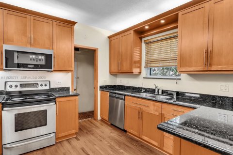 Снять в аренду виллу или дом в Майами-Бич, Флорида 3 спальни, 219.53м2, № 1984420 - фото 12