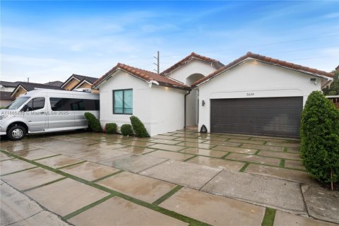 Villa ou maison à louer à Miami, Floride: 4 chambres, 212.47 m2 № 1933259 - photo 3