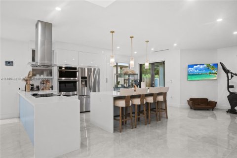 Villa ou maison à louer à Miami, Floride: 4 chambres, 212.47 m2 № 1933259 - photo 11